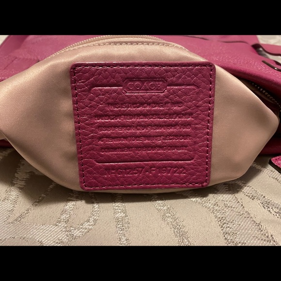 Coach leather purse - Picture 4 of 4